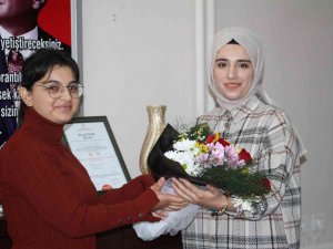 Elazığ’da Görev Yapan En Genç Ve En Tecrübeli Öğretmene Anlamlı Ziyaret