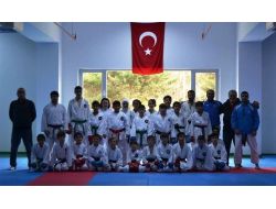 Yalovalı Karateciler Türkiye Ümit Genç Karate Şampiyonası’na Hazırlanıyor