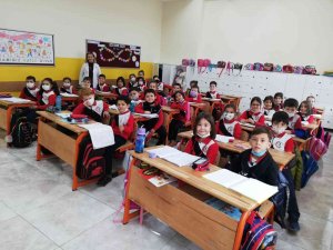 Afyonkarahisar’da Öğrencilerden ‘Duygulandıran’ Öğretmenler Günü Hediyesi