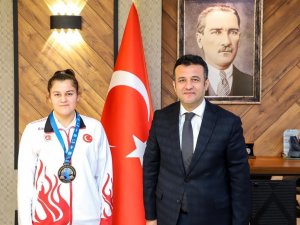 Başkan Doğan’dan Dünya Üçüncüsü Beyza’ya Tebrik