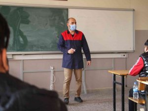 Öğrenim Yıllarında Dalga Geçtiler, O Yılmadan Çalıştı Hayalini Kurduğu Öğretmenlik Mesleğini Yapmaya Başladı