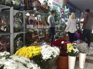 Diyarbakır’daki Çiçekçilerde ‘Öğretmenler Günü’ Yoğunluğu