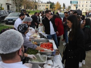 Omü İ̇letişim Fakültesi’nde Vize Öncesi Hamsi Şenliği