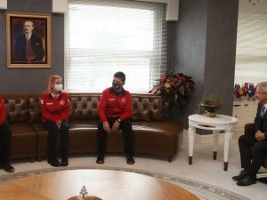 Şampiyonluk Mutluluğunu Turgay Erdem İle Paylaştılar
