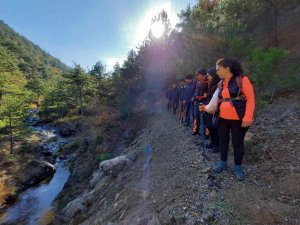 Manzarasıyla Hayran Bırakan Ayılı Vadi’de Doğal Güzelliklerin Tadını Çıkardılar