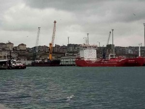 Bandırma’da Fırtına Ve Yağmur Hayatı Olumsuz Etkiliyor