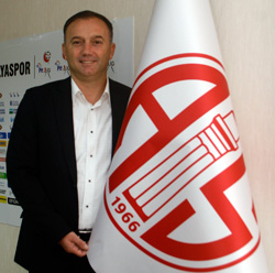 Hami Mandıralı Antalyaspor’la Sözleşme İmzaladı