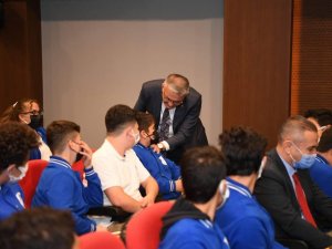 Vali Yazıcı, 110 Öğrenci İle Birlikte Kitap Okudu