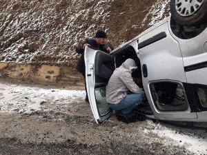 Pöske Dağında Virajı Alamayan Araç Devrildi: 1’i Ağır, 5 Yaralı
