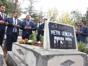 Şehit Öğretmenler Kabirleri Başında Anıldı