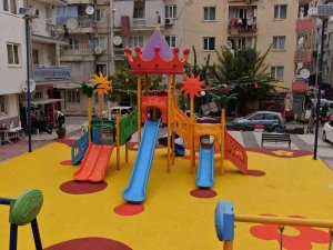 Yunusemre’de Parklar Yenileniyor