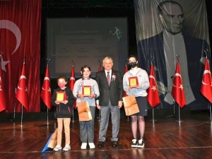 Antalya Valisi Yazıcı: “Öğretmenler, Yaktıkları Meşaleyle Karanlığımızı Aydınlatır”