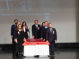 Öğretmenler Gününde Genç Öğretmenler Yemin Etti