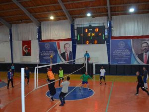 Kahta’da Öğretmenler Günü Anısına Voleybol Turnuvası
