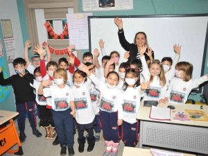 Minik Öğrencilerden Öğretmenlerini Duygularından 24 Kasım Sürprizi