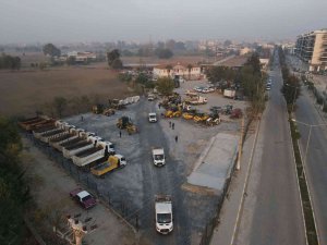 Efeler’in Yol Ekipleri Çalışmalarını Sürdürüyor