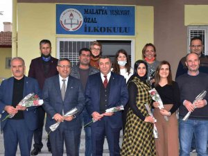 Başkan Özcan’dan Öğretmenlere Çiçek