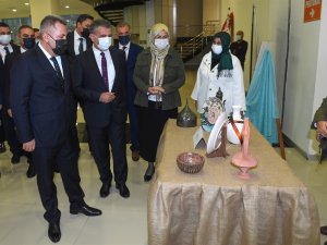 Adana’da 24 Kasım Öğretmenler Günü Kutlandı