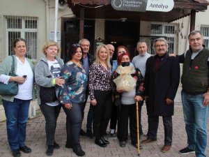 45 Yıl Sonra Öğretmenleriyle Bir Araya Geldiler