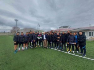 Futbolculardan, Emekli Öğretim Üyesi Olan Teknik Direktörlerine Sürpriz