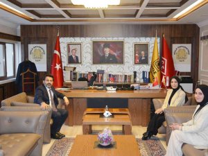 Dü Rektörü Karakoç, Öğretmen Kardeşleri Makamında Ağırladı