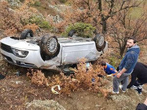 Virajı Alamayan Otomobil 45 Metrelik Uçuruma Yuvarlandı: 4 Yaralı