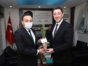 Bandırma Belediye Başkanı Tolga Tosun’dan Öğretmenler Günü Ziyaretleri.