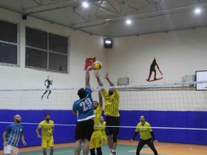 Ağrı’da Öğretmenler Arası Voleybol İle Masa Tenisi Turnuvaları Tamamlandı