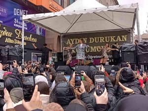 Demet Akalın’a Kırşehir’de Yoğun İlgi