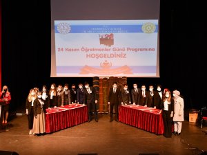 Yeni Atanan 682 Öğretmen Yemin Etti