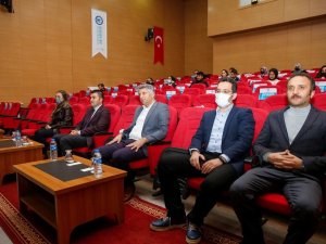 Bayburt Üniversitesinden Türkçe Öğretmen Adaylarına Yönelik Seminer