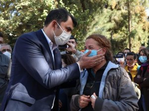 İ̇zmir’de Depremin Yaraları Sarılıyor: Bakan Kurum’dan Törene Davet