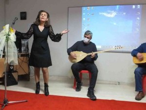 Balıkesir’de Türkülü Ve Defileli Öğretmenler Günü Kutlaması