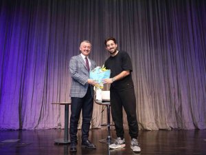 Öğretmenler, Doğu Demirkol’un Stand-up Gösterisiyle Eğlendi