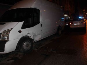 Park Halindeki Araca Çarpıp Kaçtılar