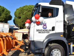 Şehzadeler Belediyesinin Yeni Araçları Törenle Tanıtıldı