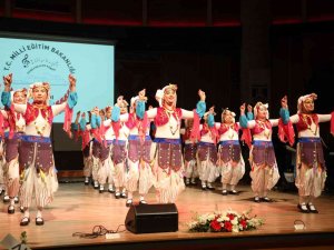 Bodrum’da Öğretmenler Sahneye Çıktı