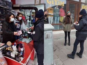 Kadına Yönelik Şiddet Konusunda Emniyet Görevlileri Vatandaşı Bilgilendirdi