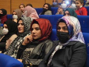 Diyarbakır’da ’Yaşasın Kadın’ Konferansı Gerçekleşti