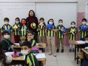Fenerbahçe’ye Mektup Yollayan Öğrencilere Başkan Ali Koç’tan Jest