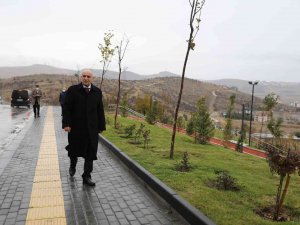 Nursultan Nazarbayev Parkı’na Bin 300 Metrelik Yürüyüş Yolu