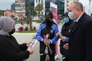 Rize'de kadınlar, polis ekipleri tarafından şiddete karşı bilinçlendirildi