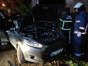 Park Halindeki Araçta Patlama: 3 Yaralı