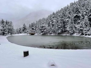 Limni Gölü’nden Eşsiz Kar Görüntüleri