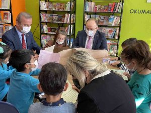 Vali Tutulmaz, Açılışını Yaptığı Kütüphanelerde Öğrencilerle Kitap Okudu