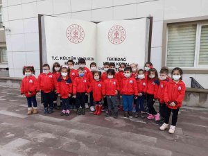 Akademili Minikler Kütüphane Seferine Çıktı