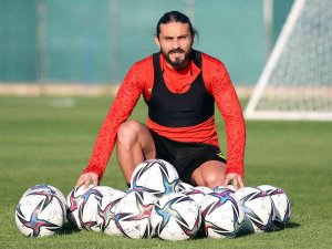 Halil Akbunar: "Fenerbahçe’ye Yine Gol Atmak İstiyorum"
