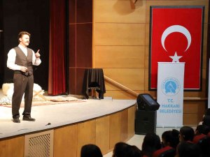 Hakkari’de ‘Ya İ̇stiklal Ya İ̇zmihlal’ Oyunu Sahnelendi