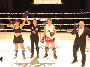 Manisalı Sporcu Betül Durmuş Profesyonel Kick Boks Şampiyonu Oldu