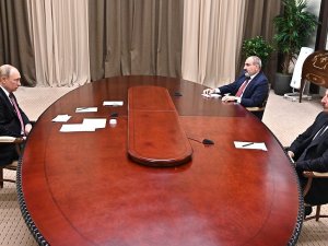 Putin, Aliyev Ve Paşinyan Arasındaki Üçlü Zirve Soçi’de Başladı